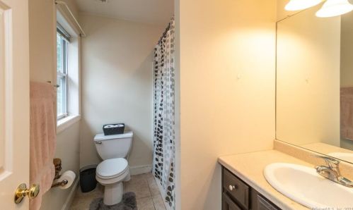 24 Benedict Ave, Danbury CT  06810-5408 exterior