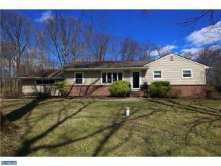 10 Apache Dr, Pennington, NJ 08534-5102