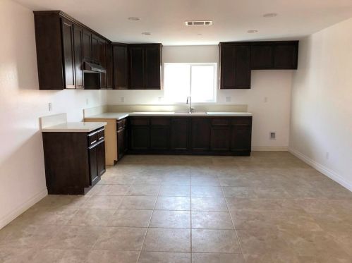 919 Southgate Dr, Bakersfield CA  93307-3930 exterior