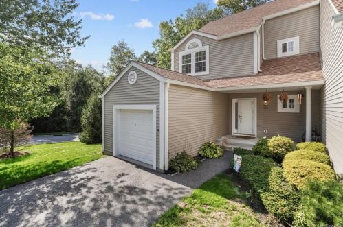 228 Mallard Ct, Yorktown Hgts NY  10598-1975 exterior