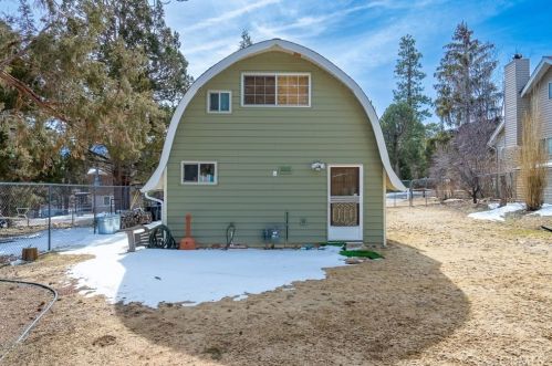 209 Gilroy Dr, Big Bear City CA  92314-9683 exterior