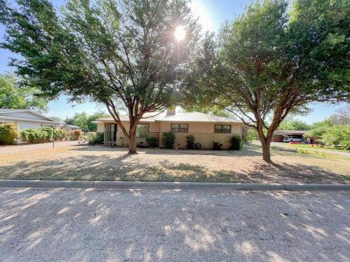 606 Plants St, Seymour, TX 76380-1521