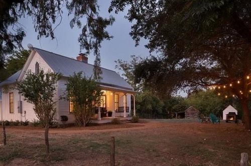 700 Bayley St, Sunrise Beach, TX 78643-2075