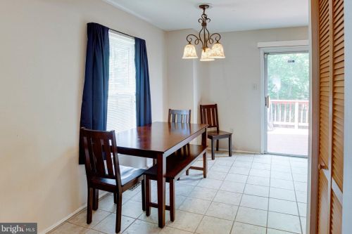 3522 Caledonia Cir, Woodbridge VA  22192-1063 exterior