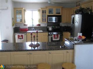 211 68th Ter, Hollywood FL  33024-7527 exterior