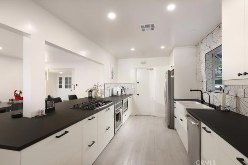 1630 Virden Dr, Glendale CA  91208-2722 exterior