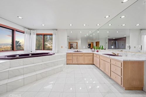 26945 Brooken Ave, Santa Clarita CA  91387-3904 exterior
