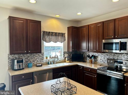 148 Killian Ln, Charles Town WV  25414-4939 exterior