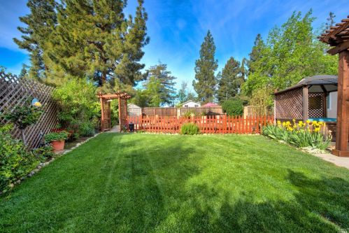 1000 Woodridge Dr, Vacaville CA  95687-6440 exterior