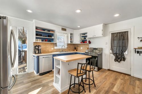 5 Girouard Ave, Nashua, NH 03064-2839