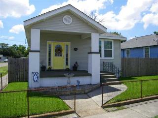 636 Brown Ave, Harvey, LA 70058-4162