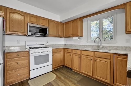 23 Raker Rd, Poughkeepsie NY  12603-5631 exterior