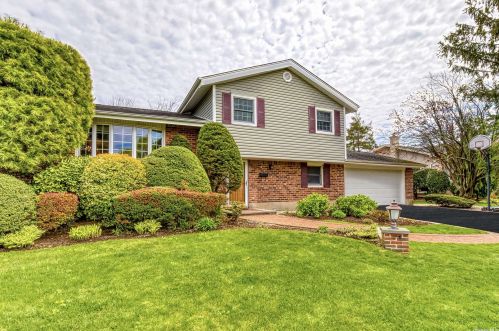 6 Lewis Ave, Muttontown, NY 11753-1924