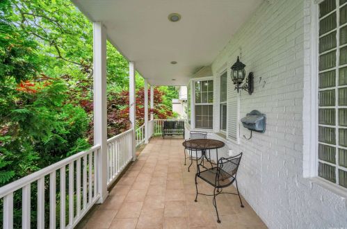 72 Meadow Dr, Woodsburgh NY  11598-2220 exterior