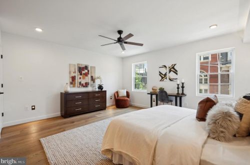 2037 Locust St, Philadelphia PA  19103-5613 exterior