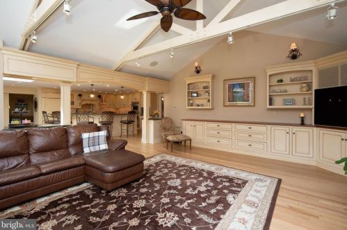 258 Aldrin Dr, Prospectville PA 19002-4101 exterior