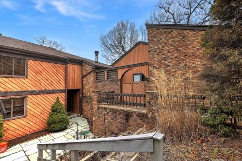 23 Hearthstone Dr, Brookfield Center, CT 06804-3005