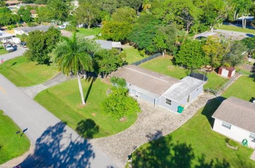 3915 Lotus Dr, Naples, FL 34104-4419