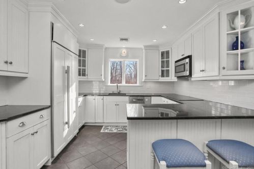 81 Ridge Brook Dr, Stamford, CT 06903-1226