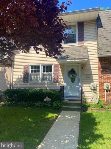 12 Maple Ave, Camden, NJ 08109-5019