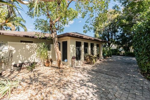 845 100th Ave, Naples, FL 34108-2241