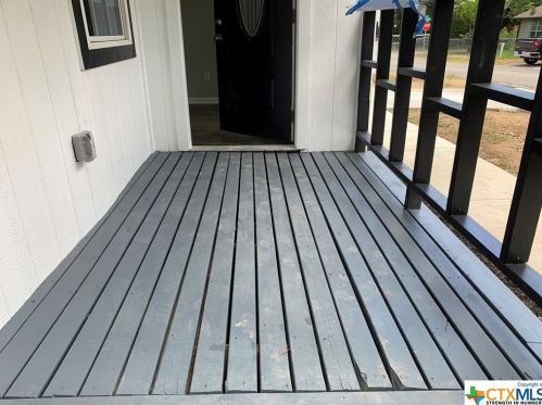 310 Lopez St, Seguin, TX 78155-6539