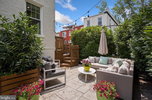 201 Ascot Pl, Washington, DC 20002-1117