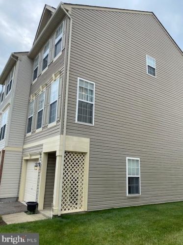 15627 John Diskin Cir, Woodbridge VA  22191-6534 exterior