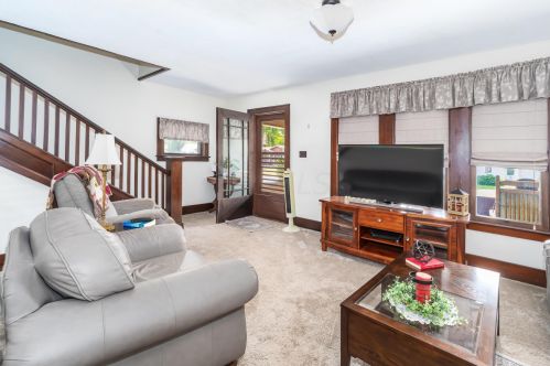 612 Thoman St, Crestline, OH 44827-1450