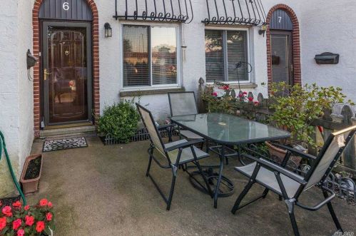 6 Alhambra Dr, Rockville Centre, NY 11572-5425