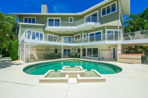 430 Casey Key Rd, Nokomis, FL 34275-3372