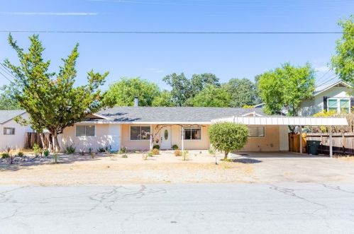240 7th St, Templeton, CA 93465-5116