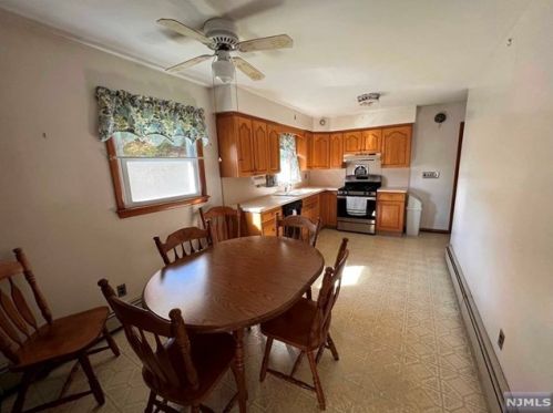 44 Monhegan Ave, Oakland NJ  07436-4025 exterior