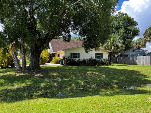 1311 Parkland Blvd, Fort Pierce, FL 34982-7695