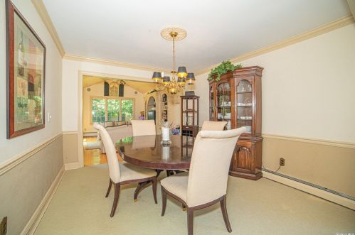 120 Lakeside Dr, Oakdale NY  11769-2250 exterior