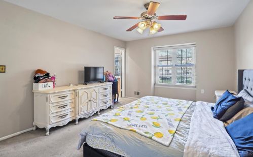 35 Heritage Ln, Perth Amboy NJ  08863-1464 exterior