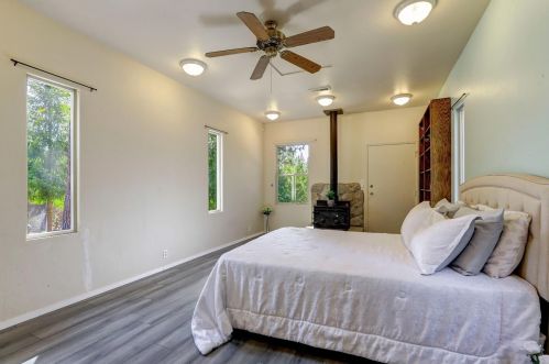 16463 Pine Knoll Rd, Grass Valley CA  95945-8433 exterior