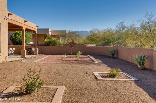 976 Josephine Saddle Pl, Green Valley AZ 85614-6302 exterior