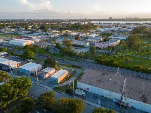 2731 Pinewood Ave, West Palm Beach, FL 33407-5438