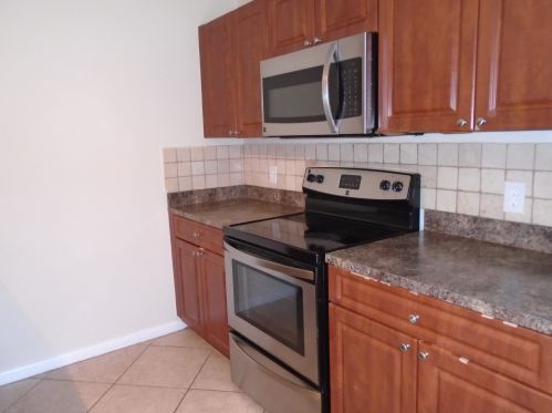 1727 17th Way, West Palm Beach, FL 33407-6621