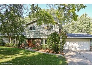 2416 Queens Dr, Saint Paul, MN 55125-1645