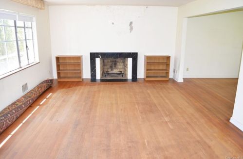 30 Platt Pl, White Plains, NY 10605-2207
