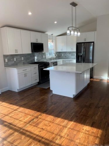 5 Sachem Rd, Groton CT  06340-5612 exterior