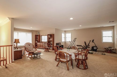 13 Ayers Ct, Metuchen NJ  08840-1172 exterior