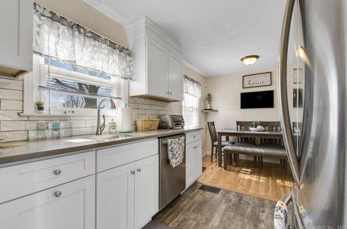 11 Peter Parley Row, Kensington CT  06037-3123 exterior