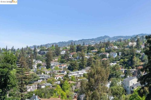 834 Calmar Ave, Oakland CA  94610-1731 exterior