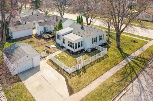1282 Desnoyers St, Green Bay, WI 54303-4268