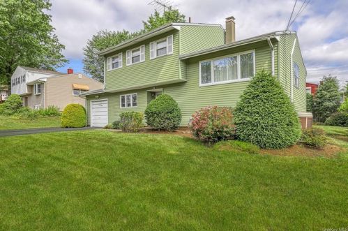 23 Chestnut Oval, Orangeburg, NY 10962-1404