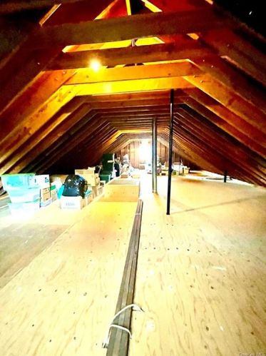 1 Parkside Dr, Airmont NY  10901-7601 exterior