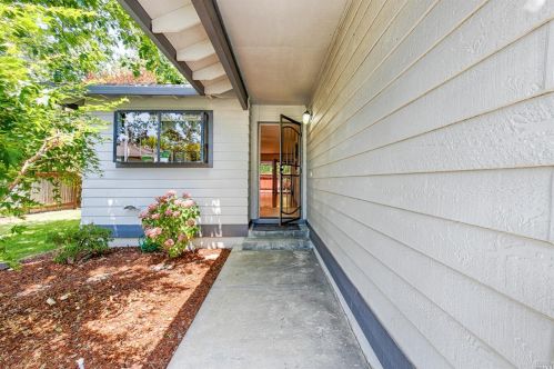 1721 Burgundy Pl, Santa Rosa, CA 95403-7213
